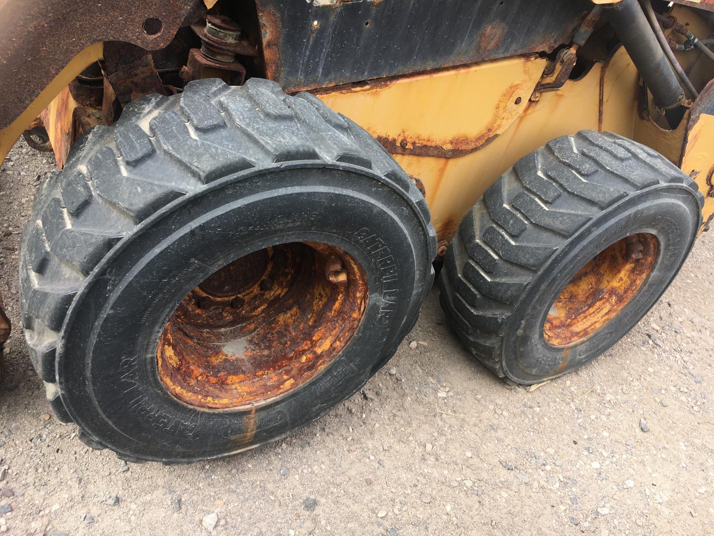 ./imagenes/INVOICE/2019/16561/MINICARGADOR CAT 242D PARA PARTES (11).JPG